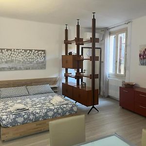 Studio met een King Size Bed